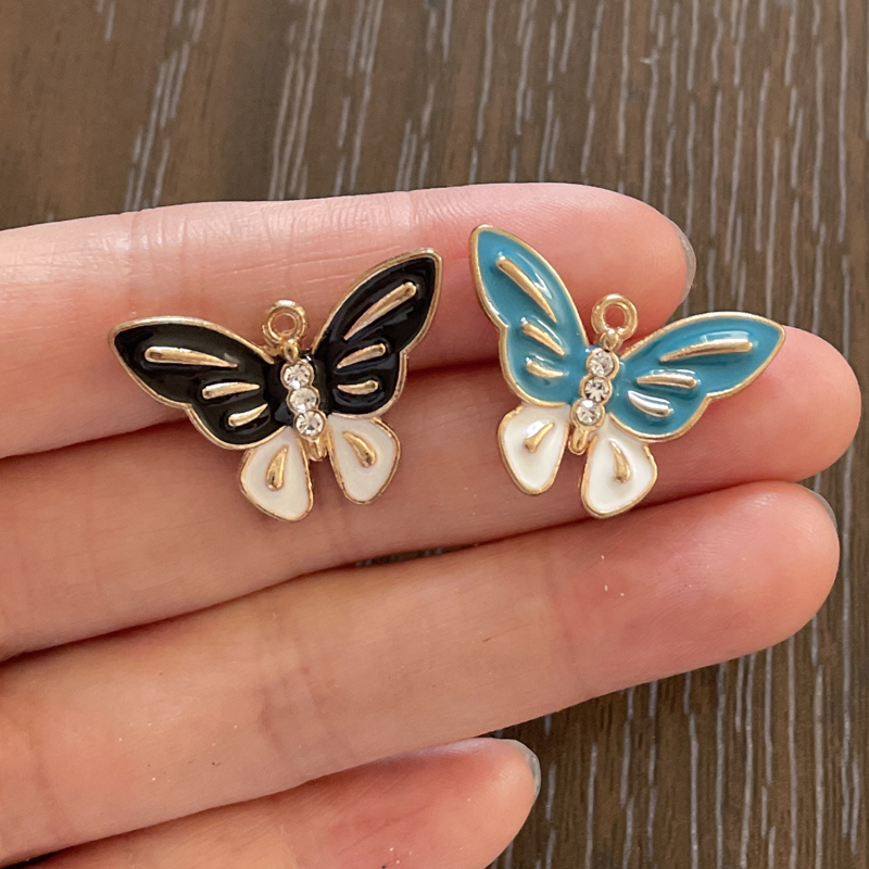 50pcs 25mm x 19mm Blue Black Vintage Butterfly Pendant DIY Charm For Bracelets Pendants Necklaces Earrings DIY Jewelry Making Accessories Wholesale
50pcs 25mm x 19mm Blue Black Vintage Butterfly Pendant DIY Charm For Bracelets Pendants Necklaces Earrings DIY Jewelry Making Accessories Wholesale