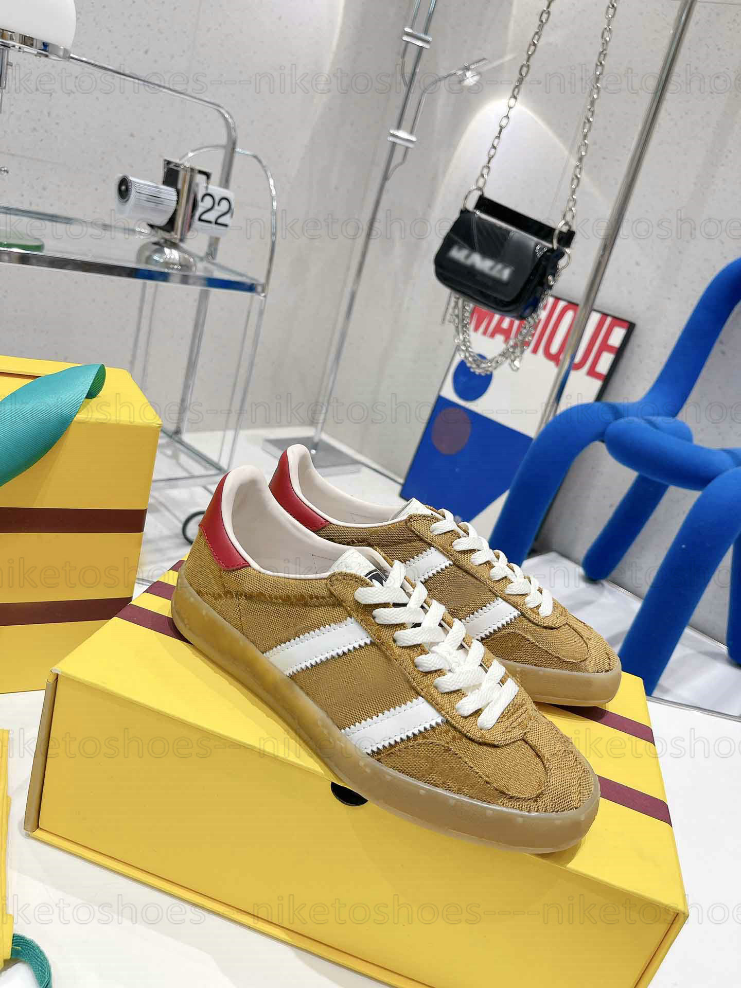 Shoes Running Gazelle Motif Beige Pink Green Suede Designer 707850 three-stripe Sports collection Lace Up Rubber Soles Platform, 01
Shoes Running Gazelle Motif Beige Pink Green Suede Designer 707850 three-stripe Sports collection Lace Up Rubber Soles Platform, 01