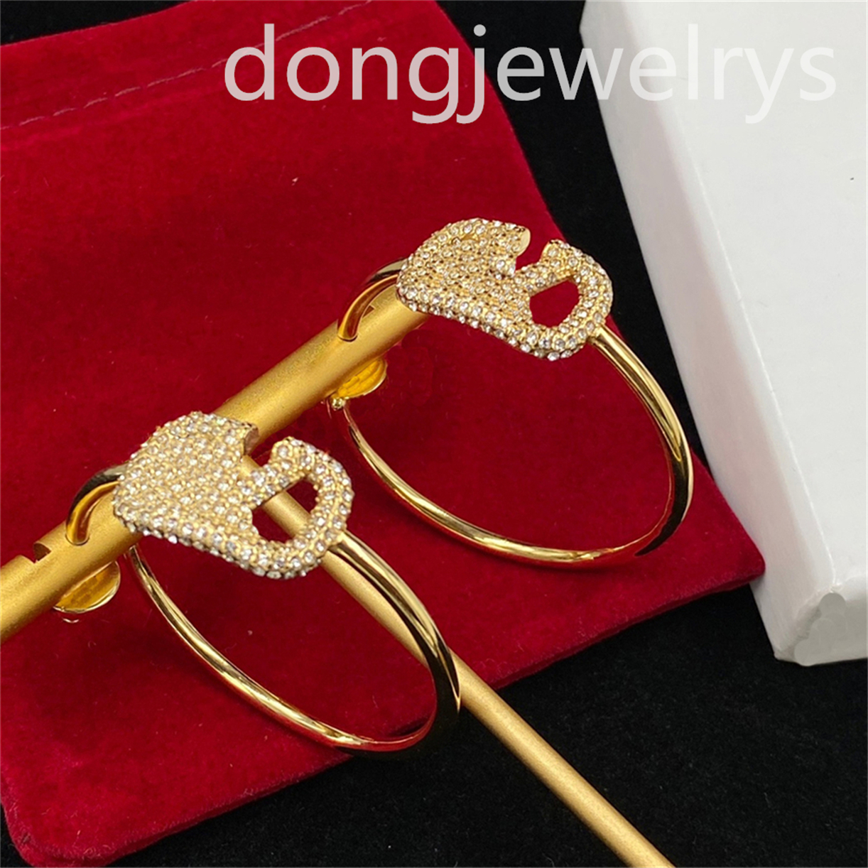 Tennis Jelly Glow Luxury Crystal Letter Bangle Bracelet Cuff Women Chain Party Gift Designer Bangles Ladies Dongjewelrys
Tennis Jelly Glow Luxury Crystal Letter Bangle Bracelet Cuff Women Chain Party Gift Designer Bangles Ladies Dongjewelrys