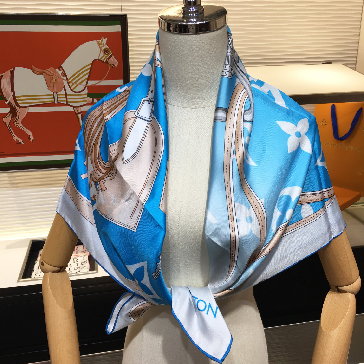 22ss 23style 90*90cm Summer Spring Letter Print Silk Scarves Pashmina Wraps Long Shawl Fashion Print Silk Satin Shawl Wrap Head Bandana
22ss 23style 90*90cm Summer Spring Letter Print Silk Scarves Pashmina Wraps Long Shawl Fashion Print Silk Satin Shawl Wrap Head Bandana