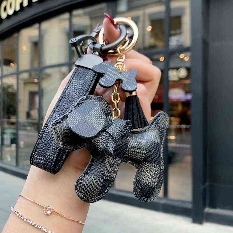 Luxury Designer Keychain Dog Flower Key Chain Buckle Lovers Car Keychains Handmade Leather Designers Keys Chains Men Women Bag
Luxury Designer Keychain Dog Flower Key Chain Buckle Lovers Car Keychains Handmade Leather Designers Keys Chains Men Women Bag