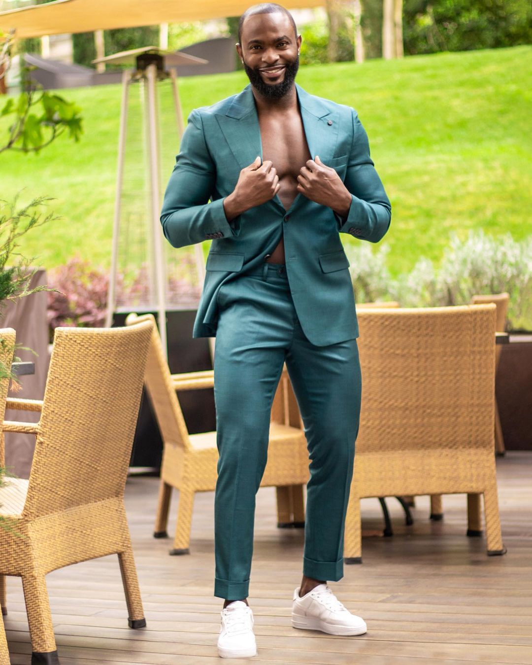 Green Wedding Tuxedos Two Button Groom Dinner Formal Evening Suits Birthday Party Wear Blazer 2 Pieces