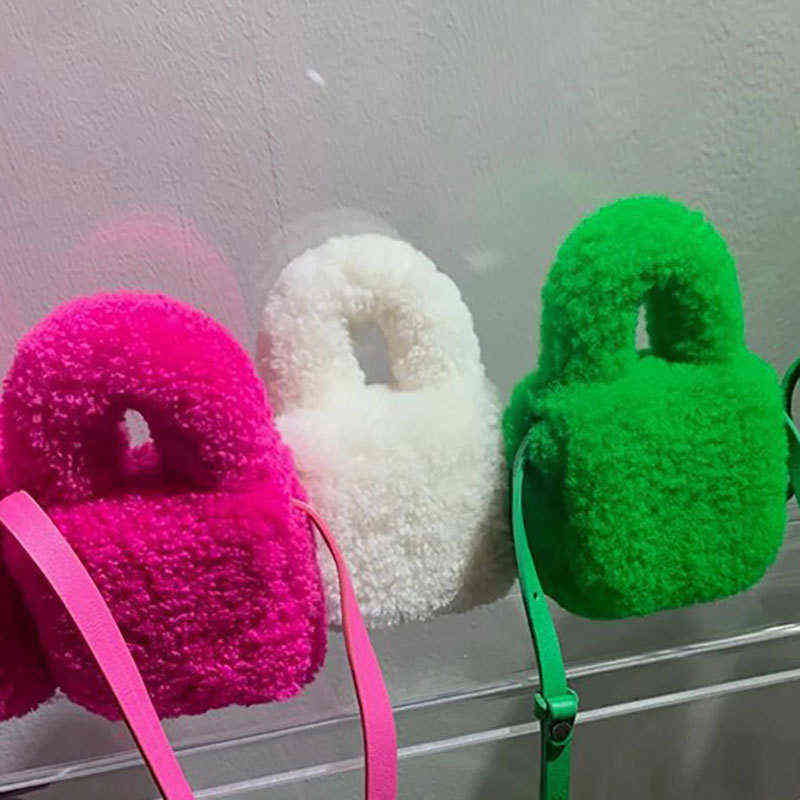 Super Mini Cute Lambswool Headphone Handbag and Purses Designer Winter Brand Totes Ladies Shoulder Crossbody Bag 220507, Mini green
Super Mini Cute Lambswool Headphone Handbag and Purses Designer Winter Brand Totes Ladies Shoulder Crossbody Bag 220507, Mini green