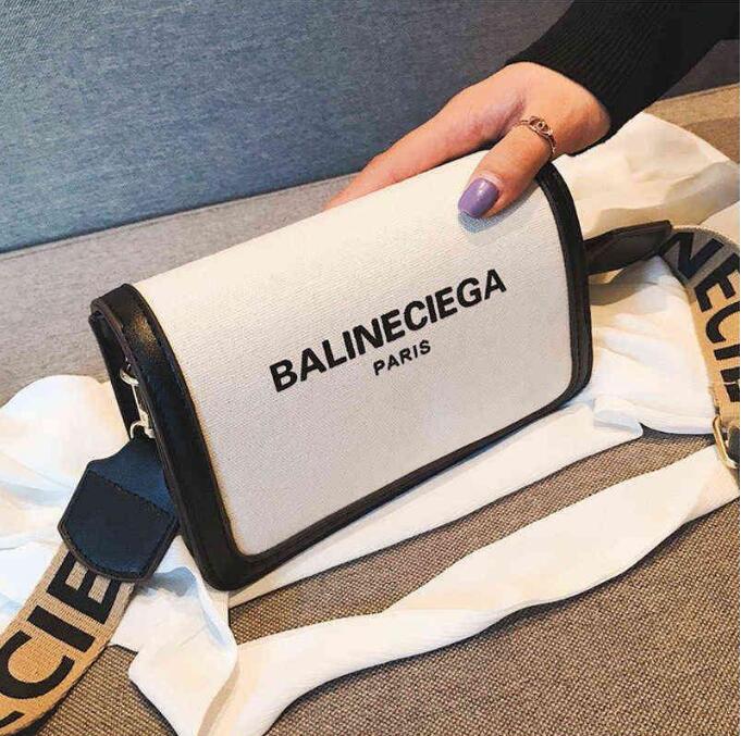 Summer Women Purse and Handbags 2022 New Fashion Casual Small Square Bags High Quality Unique Designer Shoulder Messenger Bags Y220423, White
Summer Women Purse and Handbags 2022 New Fashion Casual Small Square Bags High Quality Unique Designer Shoulder Messenger Bags Y220423, White