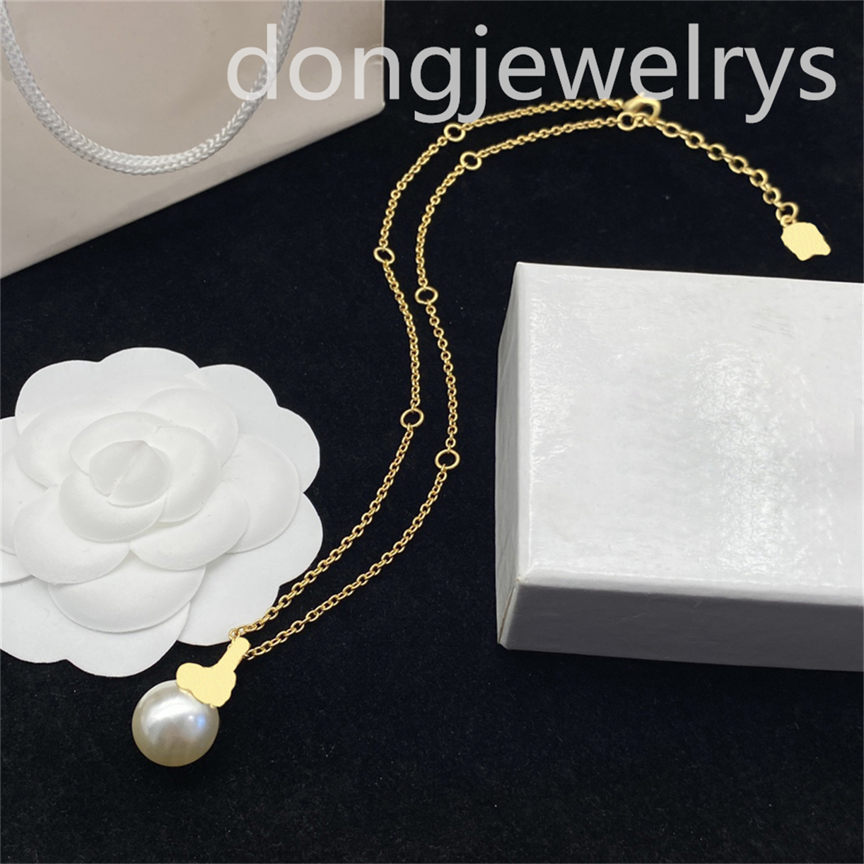 Luxury Designer Necklace Pendant For Women Dongjewelrys Chain Pearl Clavicle Wedding Jewerlry Clasic Round Pendants Chokers Earrings
Luxury Designer Necklace Pendant For Women Dongjewelrys Chain Pearl Clavicle Wedding Jewerlry Clasic Round Pendants Chokers Earrings