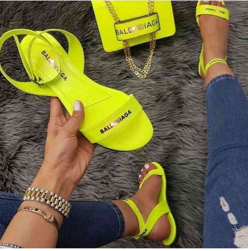 Family Summer Women's Sandals Fashion Slippers Flat Shoes Slipper Popular, Fluorescent green
Family Summer Women's Sandals Fashion Slippers Flat Shoes Slipper Popular, Fluorescent green