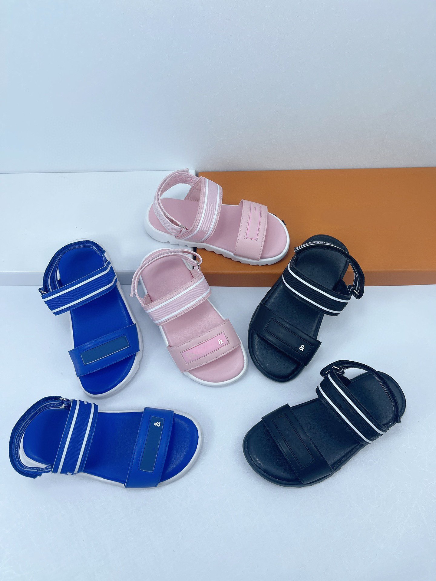 Summer Slippers Runner Men Women Sandal pink black bule Sandals Womens Indoor Slide Kid designer shoes boy girl baby sandal 26-35, Shipping pay
Summer Slippers Runner Men Women Sandal pink black bule Sandals Womens Indoor Slide Kid designer shoes boy girl baby sandal 26-35, Shipping pay