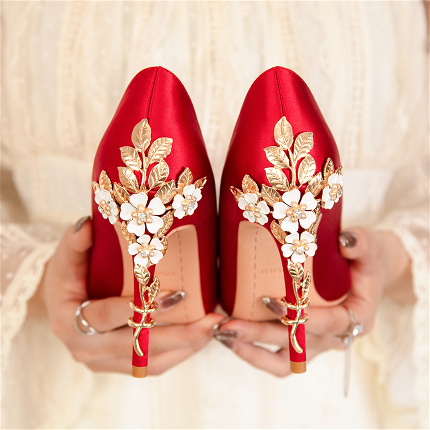 Sexy Designer Rose Gold Wedding Shoes for Women Fashion Metal Flowers Pointed Rhinestones Crystal Thin high Pumps Heels For Bride