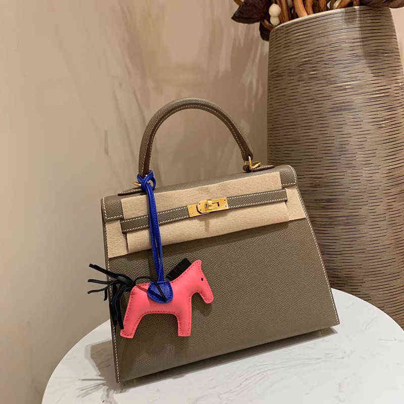 Designer Herme Handbags H family kellies bag small 25 hand wax line Epsom leather palm pattern Handbag Buckle Leather Messenger Bag Fashion, Black 25cm
Designer Herme Handbags H family kellies bag small 25 hand wax line Epsom leather palm pattern Handbag Buckle Leather Messenger Bag Fashion, Black 25cm