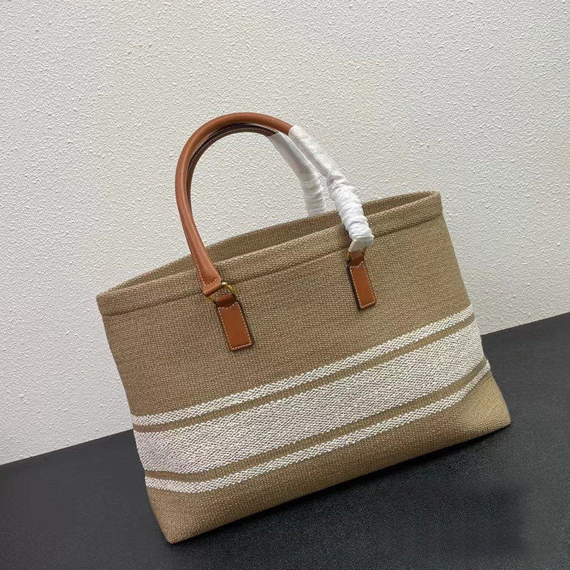 High Quality Designer Women Tote Bag Letter Embroidery Totes Handbags Calfskin Leather Handle Luxurys Designers Bags With Lock Stripes Shopping Shoulder Handbag, Picture color
High Quality Designer Women Tote Bag Letter Embroidery Totes Handbags Calfskin Leather Handle Luxurys Designers Bags With Lock Stripes Shopping Shoulder Handbag, Picture color
