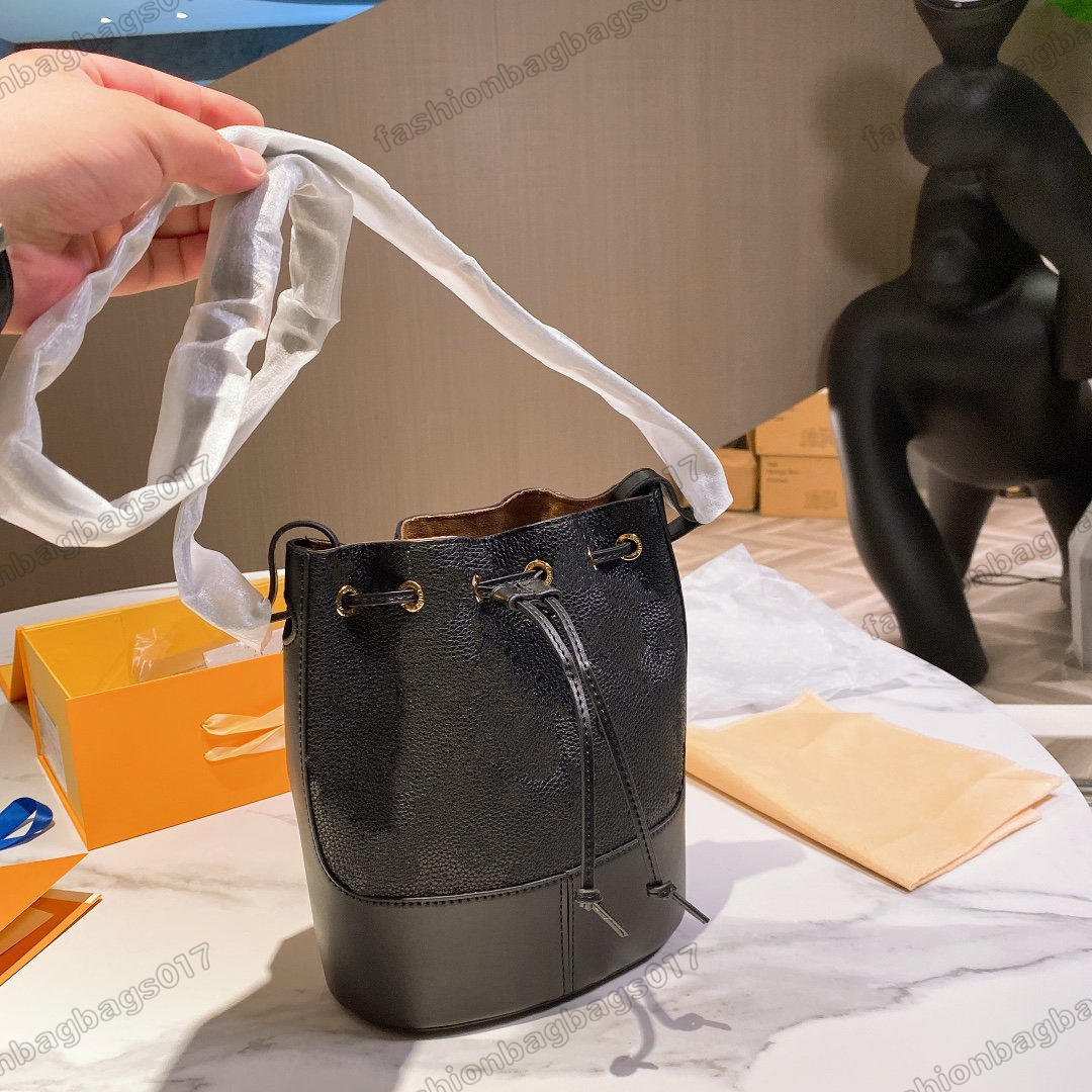 Womens NEONOE Bucket Bag Monograms Flowers Leather Fashionable Versatile Bag Black White Cross-body Tote Shoulder Neo Noe Luxurys Designers Bags
Womens NEONOE Bucket Bag Monograms Flowers Leather Fashionable Versatile Bag Black White Cross-body Tote Shoulder Neo Noe Luxurys Designers Bags