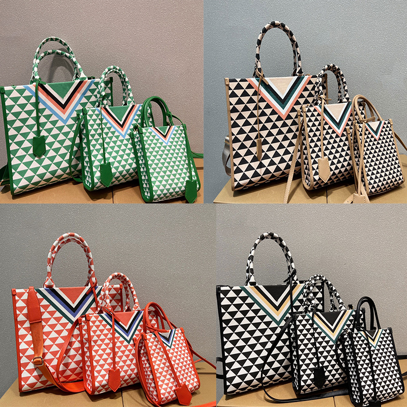 Symbole Triangle Jacquard Fabric Tote Bags Handbag Designer Micro Totes Bag Ladies Contrast Embroidered Leather Fashion Handy Messenger Shoulder Bag three size, Customize
Symbole Triangle Jacquard Fabric Tote Bags Handbag Designer Micro Totes Bag Ladies Contrast Embroidered Leather Fashion Handy Messenger Shoulder Bag three size, Customize