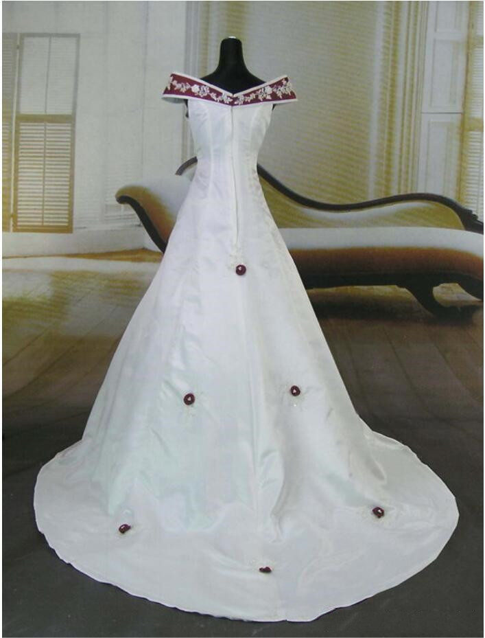 Vintage Burgundy and White Gothic Wedding Dresses Off Shoudler Lace Embroidery Sweep Train Stain Country Bridal Gowns