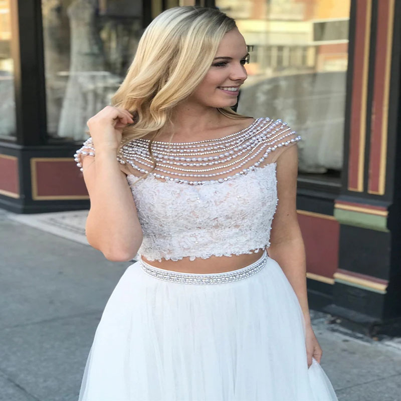 Luxury Two Piece White Prom Dresses With Pearls Sexy A Line Tulle Full Length Evening Dress 2022 Backless Crop Top Lace Formal Party Gowns Women Vesti