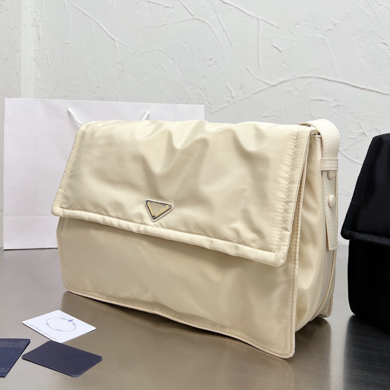 Stylish Underarm Shoulder Luxury Designers Waterproof Fabrics With Leather Trims Contemporary Design Bags Casual Versatile Everyday, Black 38cm
Stylish Underarm Shoulder Luxury Designers Waterproof Fabrics With Leather Trims Contemporary Design Bags Casual Versatile Everyday, Black 38cm