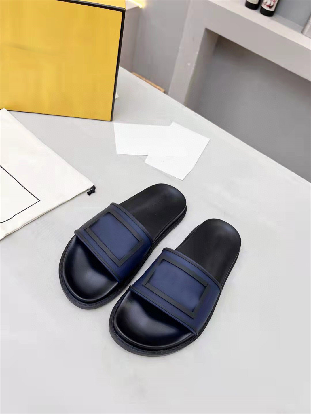 2022 Designer Men Slippers Baguette Rubber Slides Sandal Luxury Woman Beach Slipper Slide
2022 Designer Men Slippers Baguette Rubber Slides Sandal Luxury Woman Beach Slipper Slide