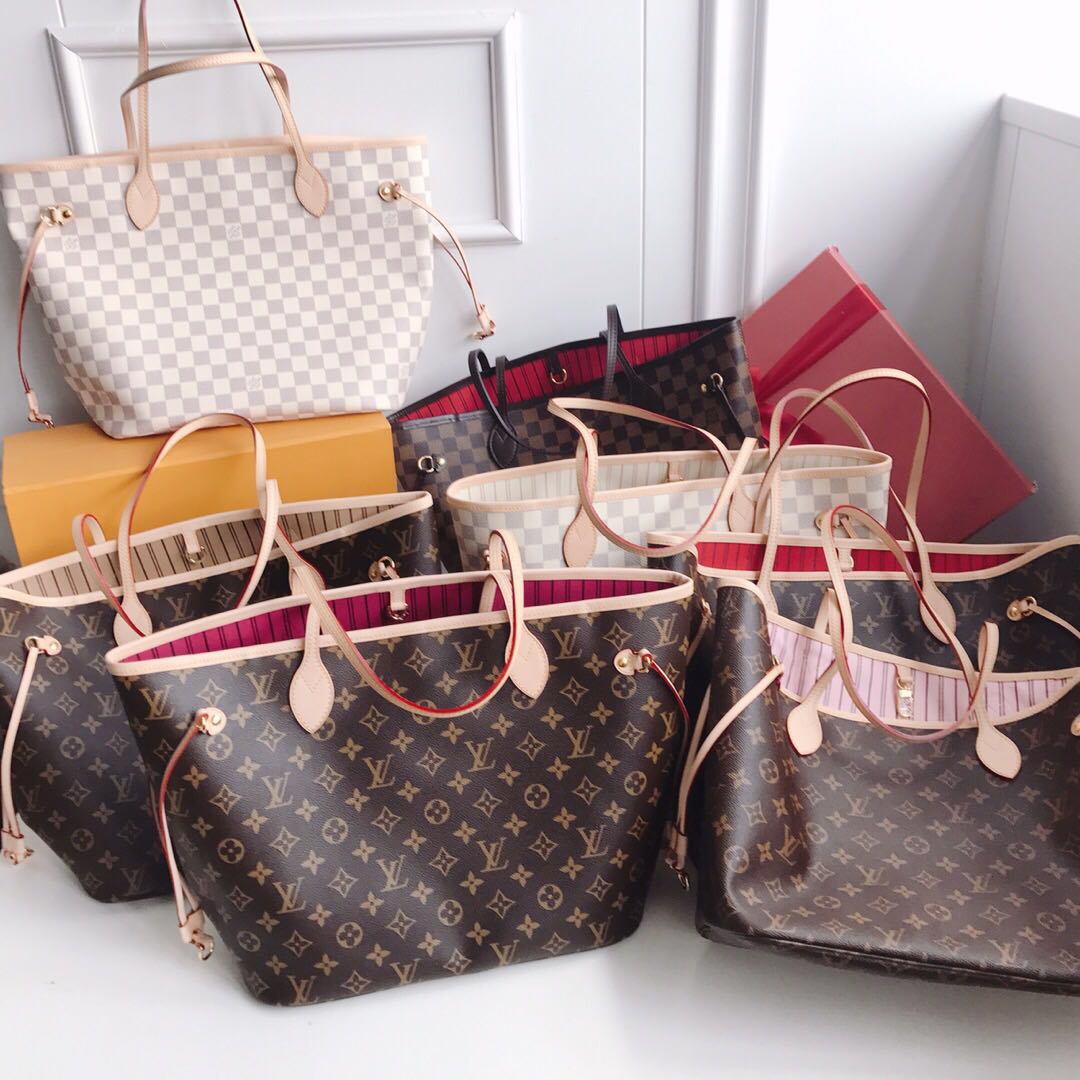 Louis Vuitton Neverfull bag large size 40cm MM size 32cm, White grid pink inside
Louis Vuitton Neverfull bag large size 40cm MM size 32cm, White grid pink inside