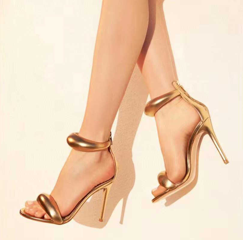2022 quality Gianvito 10.5cm stiletto Heels Sandals sky-high heel for women summer luxury designer shoes golden Calf leather foot strap, Blue
2022 quality Gianvito 10.5cm stiletto Heels Sandals sky-high heel for women summer luxury designer shoes golden Calf leather foot strap, Blue