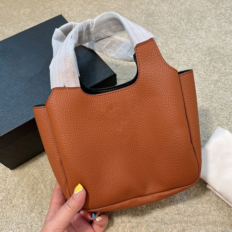 2022 dynamique leather mini genuine tote handbags womens designer shoulder bags totes prad, Dust bag
2022 dynamique leather mini genuine tote handbags womens designer shoulder bags totes prad, Dust bag