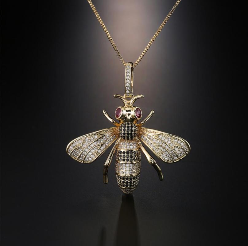 Pendant Necklaces Europe Punk Style Hip-hop Jewelry 18K Copper Golden Zircon Bee-shape Necklace For Men Women Insect Classic Sweater ChainPe
Pendant Necklaces Europe Punk Style Hip-hop Jewelry 18K Copper Golden Zircon Bee-shape Necklace For Men Women Insect Classic Sweater ChainPe