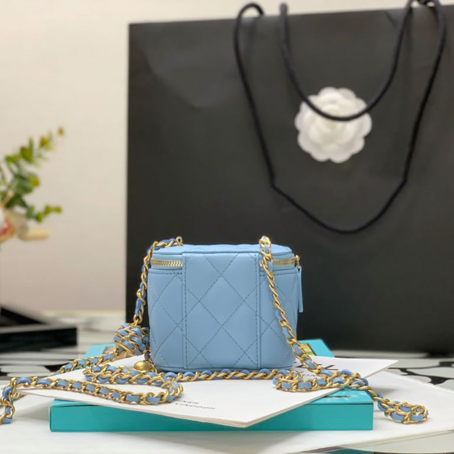 10A Top quality fashion chain cosmetic bag 11cm woman shoulder handbag sheepskin crossbody bags luxury designer bags lady purse makeup bagss With box C029
10A Top quality fashion chain cosmetic bag 11cm woman shoulder handbag sheepskin crossbody bags luxury designer bags lady purse makeup bagss With box C029