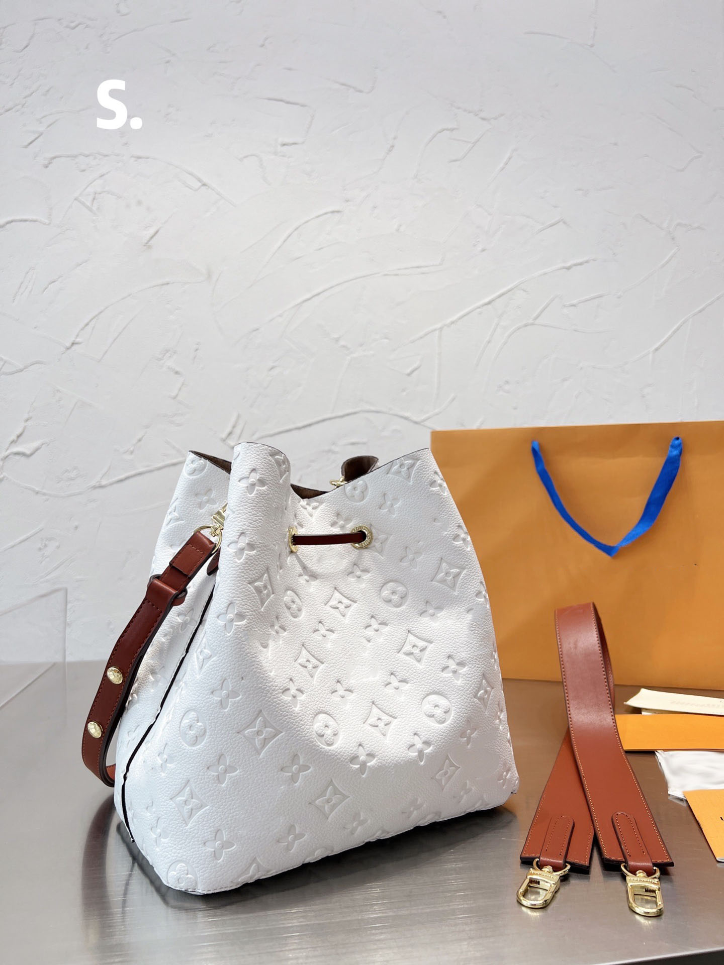 women's designers shoulder bag Luxury tote purse handbag message bags cluth top quality brand classic Genuine leather Crossbody coining 26CM White
women's designers shoulder bag Luxury tote purse handbag message bags cluth top quality brand classic Genuine leather Crossbody coining 26CM White