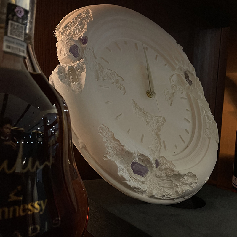 Home Furnishings Artistic Decorative Objects Future Relic Eroded Clock Figurines Hypebeast Plaster Wall Clock Corroded By Crystal Handicraft Supplier