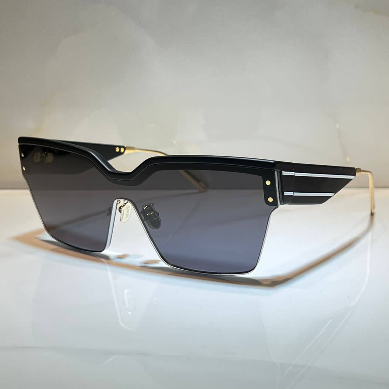Sunglasses For Women and Men Summer Club M4U Style Anti-Ultraviolet Retro Plate Frameless Eyeglasses Random Box
Sunglasses For Women and Men Summer Club M4U Style Anti-Ultraviolet Retro Plate Frameless Eyeglasses Random Box