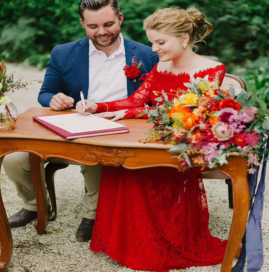 Elegant Lace Boho Red Wedding Dress 2022 Chic Off The Shoulder Long Sleeve Mermaid Wedding Dresses Civil Hippies Gothic Bride Country Bridal Bohemian 