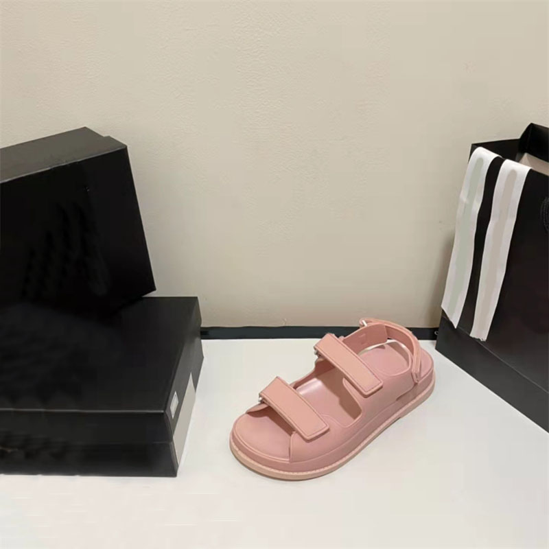 Dad Sandals grandad sandals Loafers caviar leather chain gold High Quality women Slippers Crystal Calf quilted Platform Lambskin Summer Beach Slipper 35-42 Aa
Dad Sandals grandad sandals Loafers caviar leather chain gold High Quality women Slippers Crystal Calf quilted Platform Lambskin Summer Beach Slipper 35-42 Aa