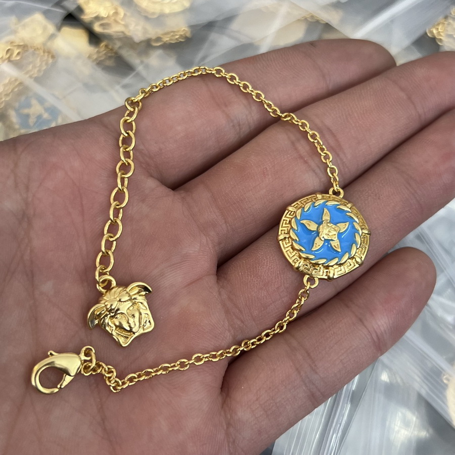 Fashion new designed Link sea travel holiday style starfish bracelet Banshee Medusa head portrait 18K gold plated women's ladies bracelet Designer Jewelry B005
Fashion new designed Link sea travel holiday style starfish bracelet Banshee Medusa head portrait 18K gold plated women's ladies bracelet Designer Jewelry B005