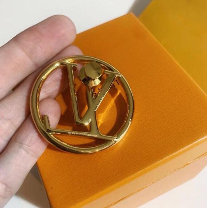 Luxury 18K Gold Hoop Brooch Women charm Earrings Designer Elegant Brooches Fashion pins Lady Wedding Party Jewellery Accessories LVs YSLs louiseity viutonity
Luxury 18K Gold Hoop Brooch Women charm Earrings Designer Elegant Brooches Fashion pins Lady Wedding Party Jewellery Accessories LVs YSLs louiseity viutonity
