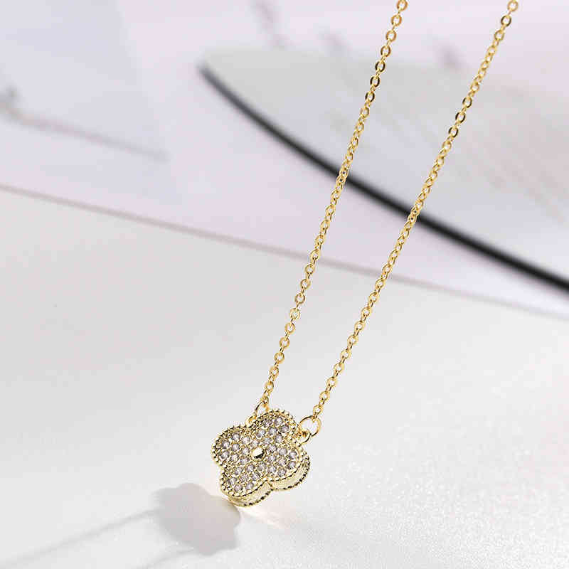 Shi Jiawei Is Inlaid with Diamond Clover Necklace, Net Red, 18 k Gold Zircon Clavicle Chain, Women's Simple Fashion Necklace
Shi Jiawei Is Inlaid with Diamond Clover Necklace, Net Red, 18 k Gold Zircon Clavicle Chain, Women's Simple Fashion Necklace