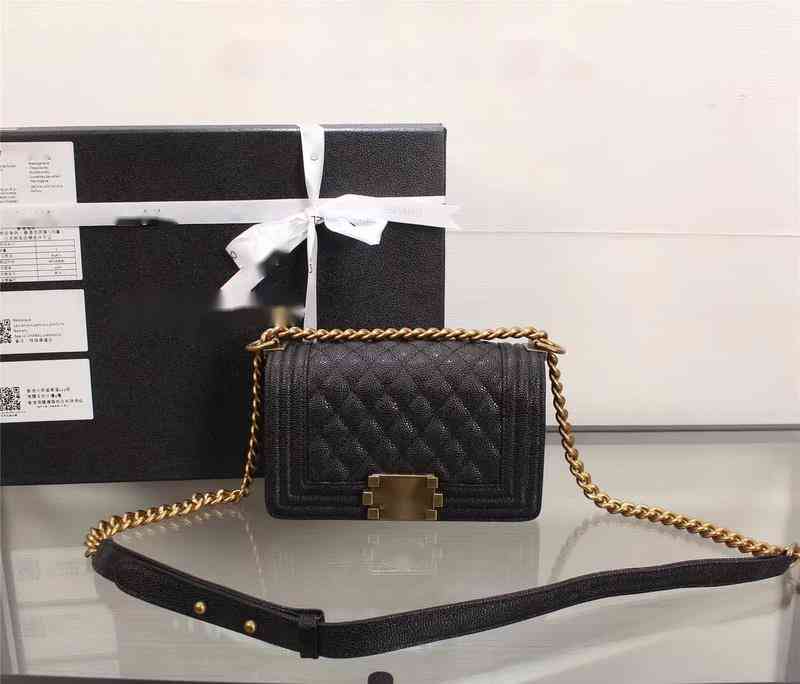 Luxury Brand design 67083 woman's Letter plaid shoulder Chain CC bag caviar leather mini handbag vintage messenger bags real Leather le boy 2.55 Flap Bag
Luxury Brand design 67083 woman's Letter plaid shoulder Chain CC bag caviar leather mini handbag vintage messenger bags real Leather le boy 2.55 Flap Bag