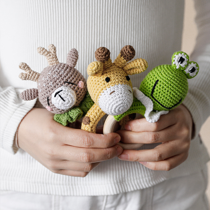 1pc Baby Teether Music Rattles for Kids Animal Crochet Rattle Elephant Giraffe Ring Wooden Babies Gym Montessori Childrens Toys 220815