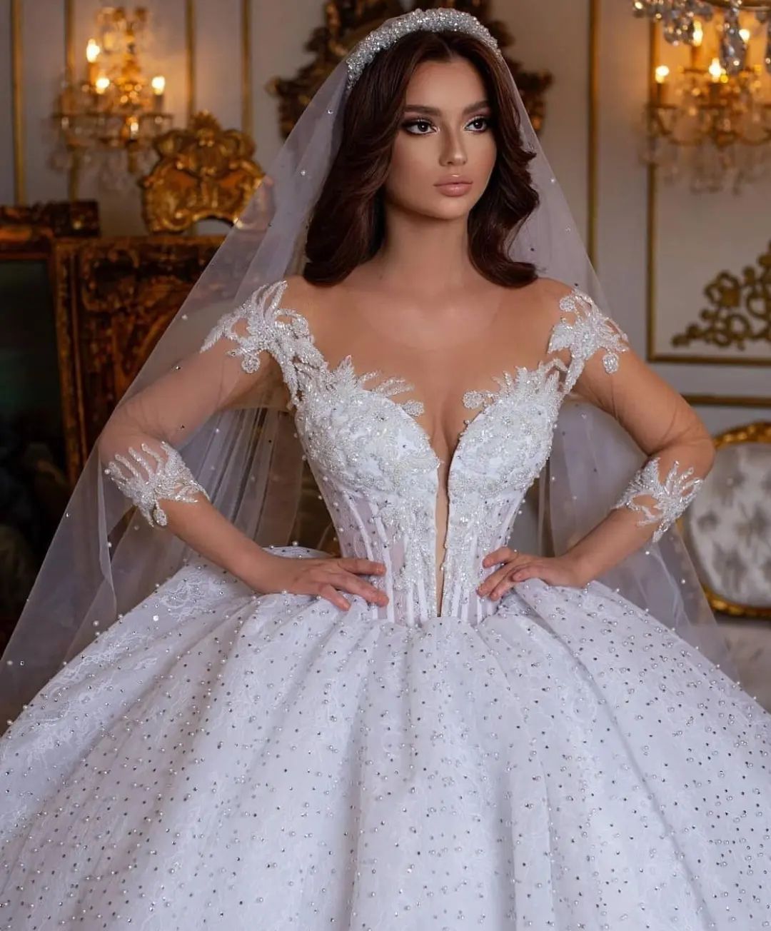 Luxurious Ball Gown Wedding Dresses Sexy V Neck Off Shoulder Strapless Sleeveless Appliques Beaded Sequins Lace Floor Length Bridal Ruffles Made Weddi