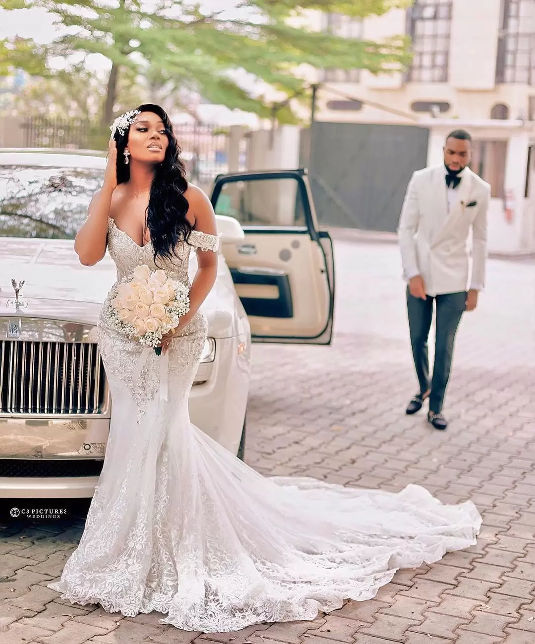 Gorgeous Mermaid Wedding Dresses Off The Shoulder Straps Bridal Gown Crystals Beaded Lace Applique Boho Satin Sweep Train Custom Made Plus Size Vestid