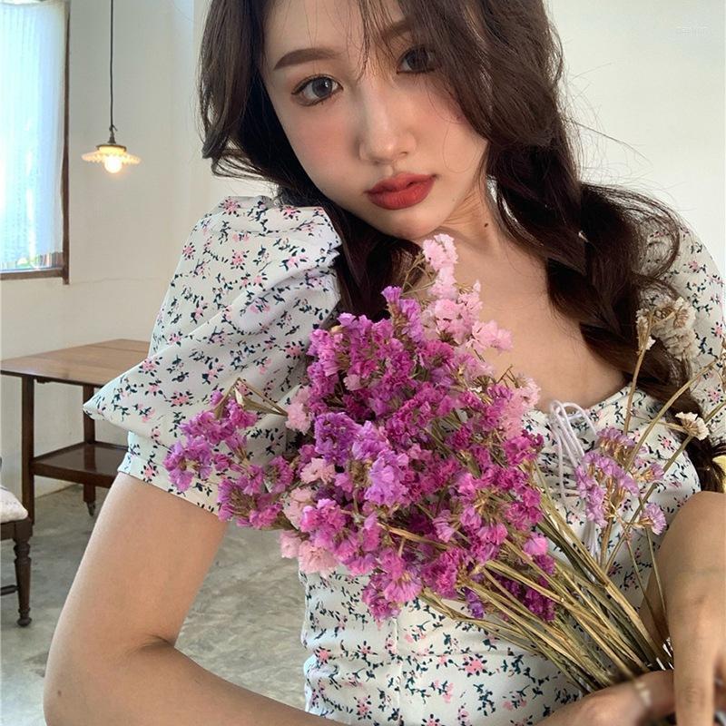 Women' Blouses & Shirts Floral Print Ruffles Cropped Blouse Women Tie Short Sleeve Sexy Tops Square Collar Summer BlousesWomen
Women' Blouses & Shirts Floral Print Ruffles Cropped Blouse Women Tie Short Sleeve Sexy Tops Square Collar Summer BlousesWomen