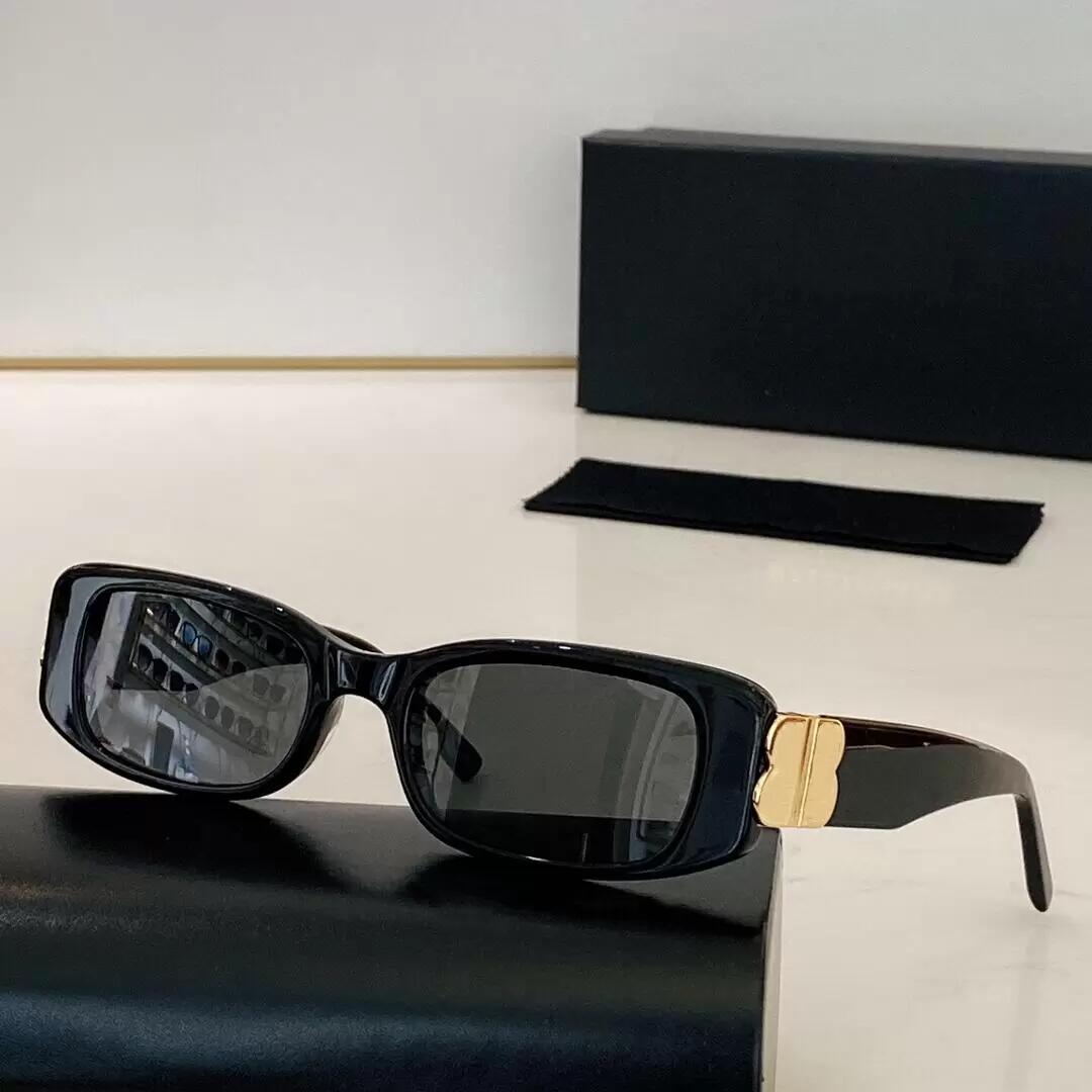 2021 Luxury Rectangle Women's Sunglasses Fashion Womens Brand Deisnger Full Frame UV400 Lens Summer Style Big Square BB 0096S Top Quali, White;black
2021 Luxury Rectangle Women's Sunglasses Fashion Womens Brand Deisnger Full Frame UV400 Lens Summer Style Big Square BB 0096S Top Quali, White;black