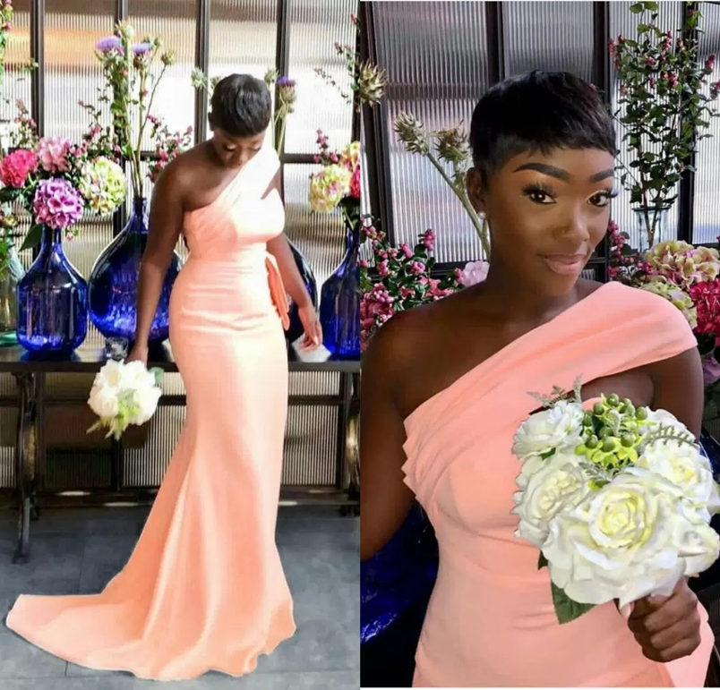 Latest One Shoulder Mermaid Bridesmaid Dresses Pleats Garden Country Women Wedding Guest Evening Party Gowns Maif of Honor Dress Plus Size
Latest One Shoulder Mermaid Bridesmaid Dresses Pleats Garden Country Women Wedding Guest Evening Party Gowns Maif of Honor Dress Plus Size