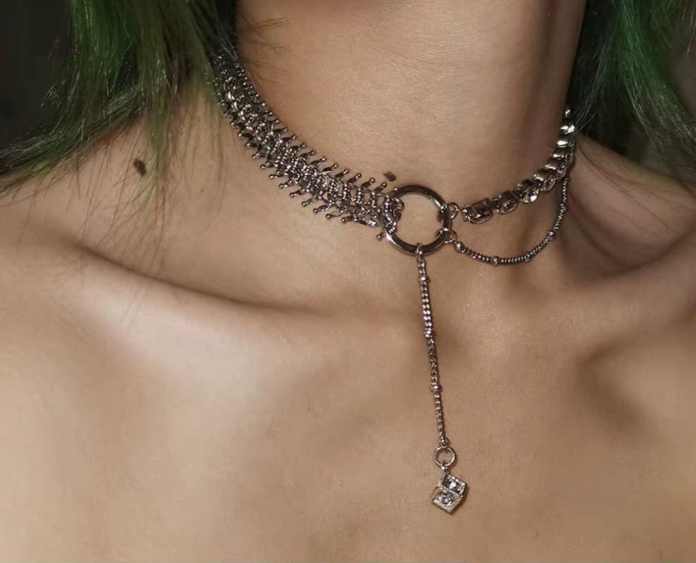 Chokers Cool Fish Bone Square Metal Long Tassel Choker Necklace For Women Girl Punk Hip Hop Novelty Pendant Trendy Jewelry Rock
Chokers Cool Fish Bone Square Metal Long Tassel Choker Necklace For Women Girl Punk Hip Hop Novelty Pendant Trendy Jewelry Rock