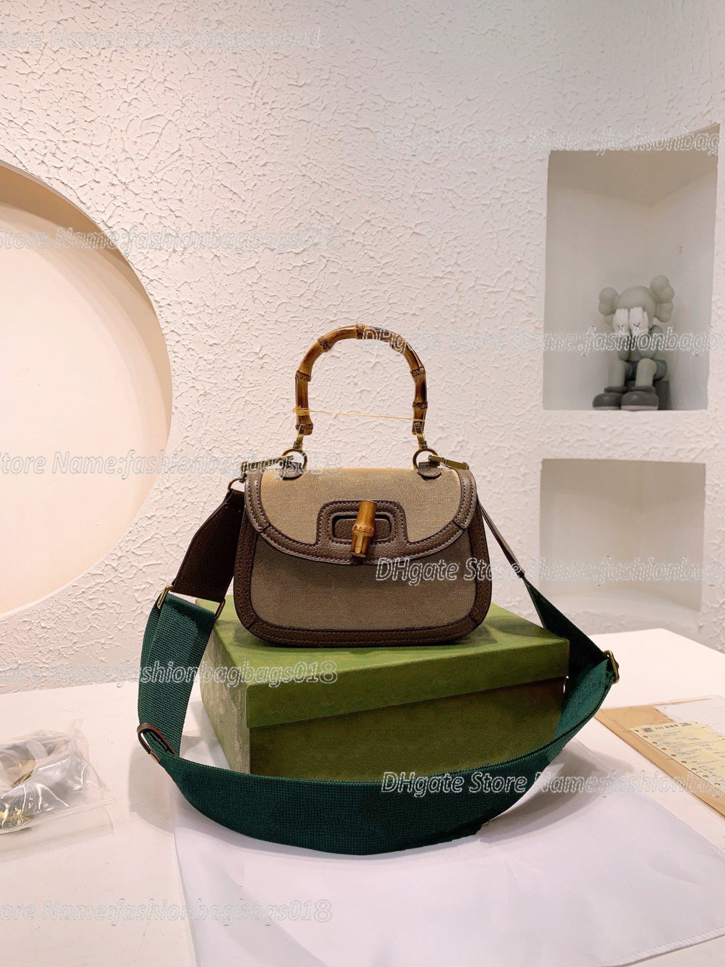 Mini 100s years Diana Womens Bamboo Tote Bag Brown Classic Wide Strap Handle Bags Designer Handbag Crossbody With Letter Printing
Mini 100s years Diana Womens Bamboo Tote Bag Brown Classic Wide Strap Handle Bags Designer Handbag Crossbody With Letter Printing
