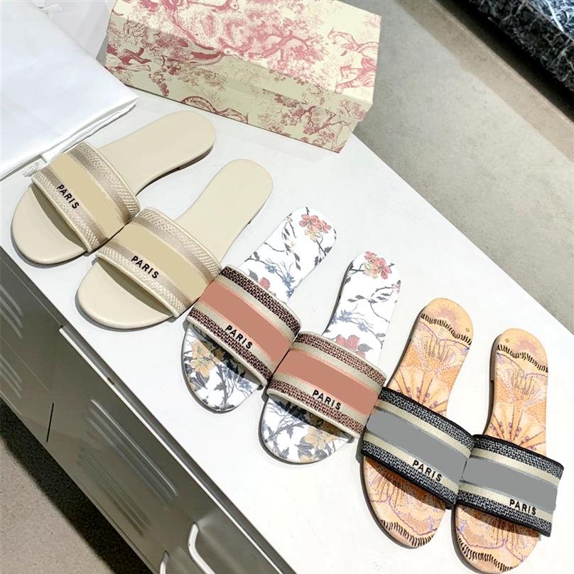 Top Designer Goat Leather Women Sandals Summer Luxury Stripe Flat Slipper Fashion Beach Woman Big Head Rainbow Letters Slippers Hi228E, #35
Top Designer Goat Leather Women Sandals Summer Luxury Stripe Flat Slipper Fashion Beach Woman Big Head Rainbow Letters Slippers Hi228E, #35