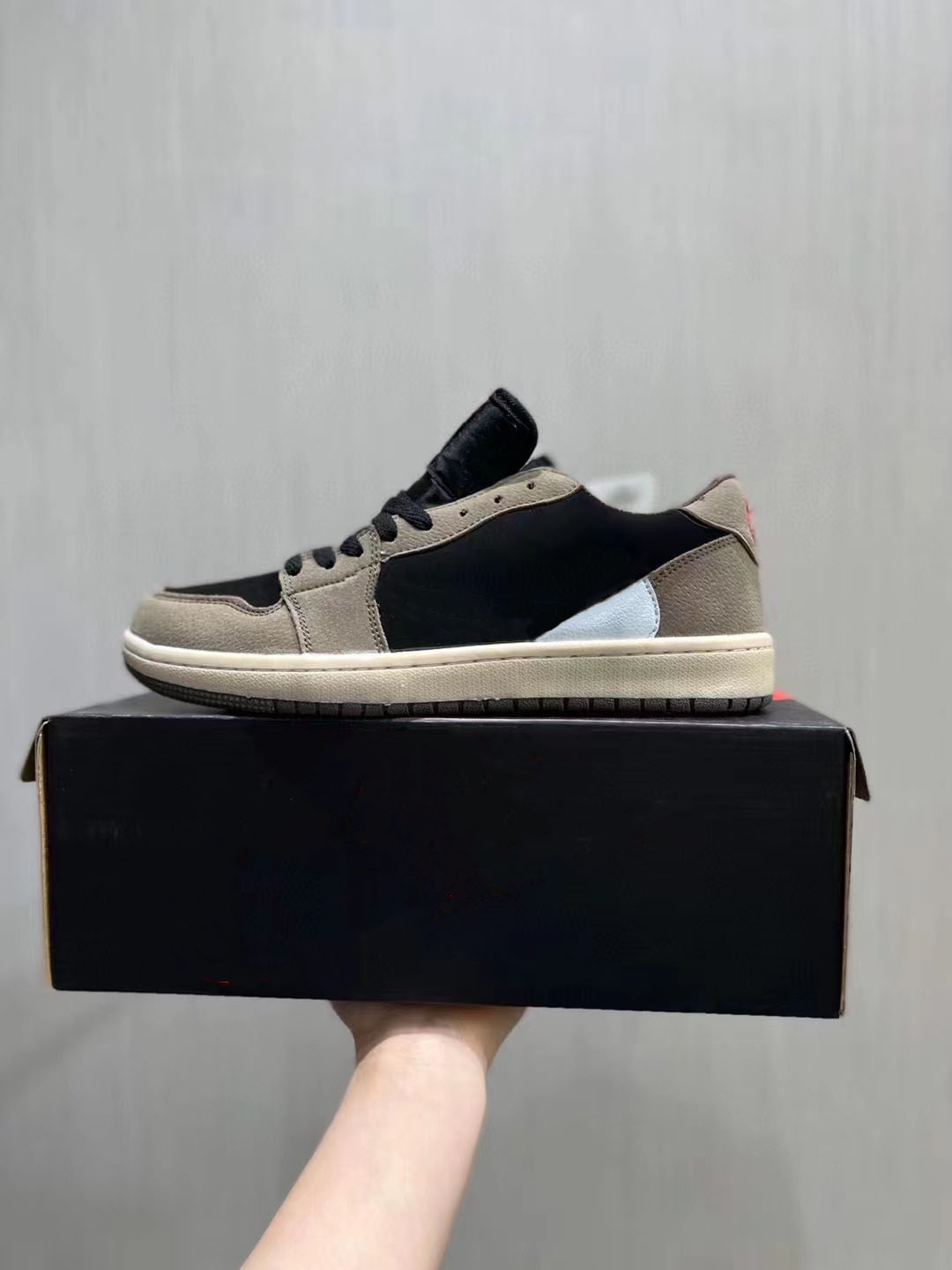 Men Women Casual Sports Shoes Fashion 1s Low Cut Lace-Up Leather Sneakers Trainers Outdoor Zapatillas Basketball Shoes 36-44
Men Women Casual Sports Shoes Fashion 1s Low Cut Lace-Up Leather Sneakers Trainers Outdoor Zapatillas Basketball Shoes 36-44