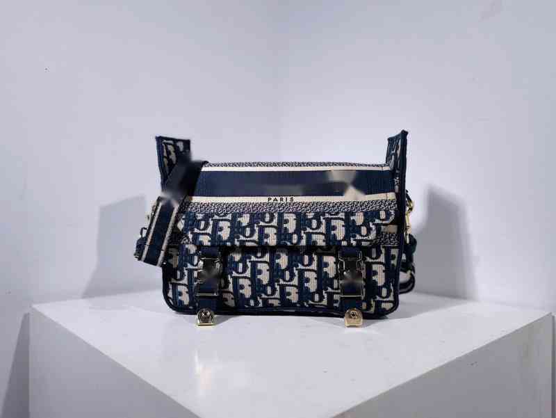 Top brand design 3558 woman's Letter plaid Oblique Saddle shoulder Chain bag LADY CARO messenger bags Genuine Leather LINGOT BOBBY Quilted Flap Bag
Top brand design 3558 woman's Letter plaid Oblique Saddle shoulder Chain bag LADY CARO messenger bags Genuine Leather LINGOT BOBBY Quilted Flap Bag