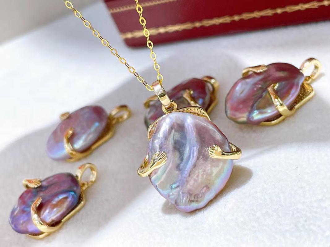 Pendant Necklaces Natural Purple Color Baroque Pearl Cham With Hand Hug Design Necklace JewelryPendant
Pendant Necklaces Natural Purple Color Baroque Pearl Cham With Hand Hug Design Necklace JewelryPendant