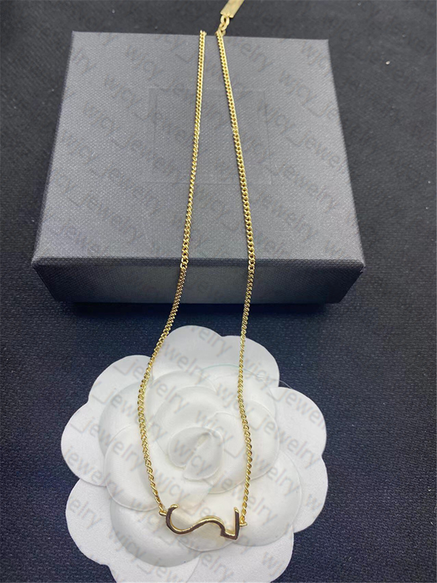 Wedding Bracelet Chain Elegant Necklaces Bracelets Suit Letter Design for Man Woman Jewelry Good Quality