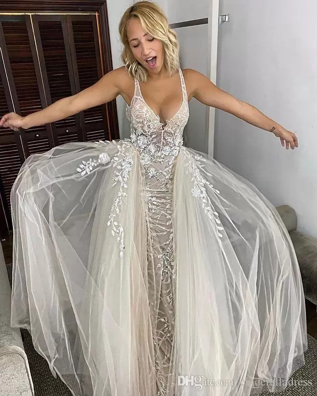 A-e Dresses Sleeveess Sexy V Neck Backless Hollow Appliqued or Length With Detachabl Train Tulle Lace Boho Wedding Gowns Plus Size