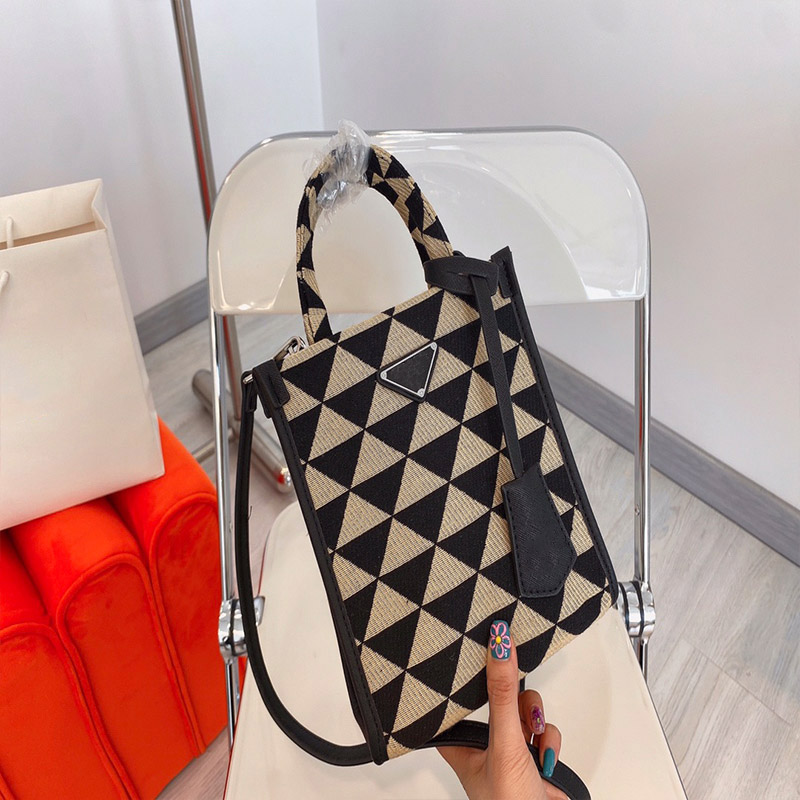 2022 women fashion luxurys designer bags tote bag in symbole embroidered fabric leather handbags wallet clutch shouder crossbody travel purse, Colour 1
2022 women fashion luxurys designer bags tote bag in symbole embroidered fabric leather handbags wallet clutch shouder crossbody travel purse, Colour 1