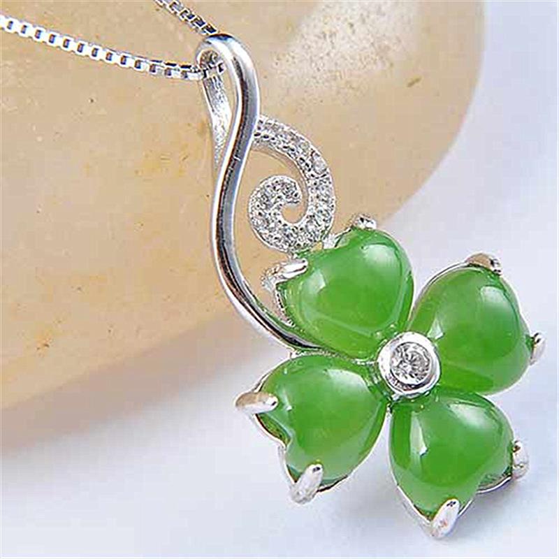 Pendant Necklaces Classic Crystal Green Clover Necklace Girl Jewelry Fashion Silver Plated For Women Clavicle Accessories Lady
Pendant Necklaces Classic Crystal Green Clover Necklace Girl Jewelry Fashion Silver Plated For Women Clavicle Accessories Lady
